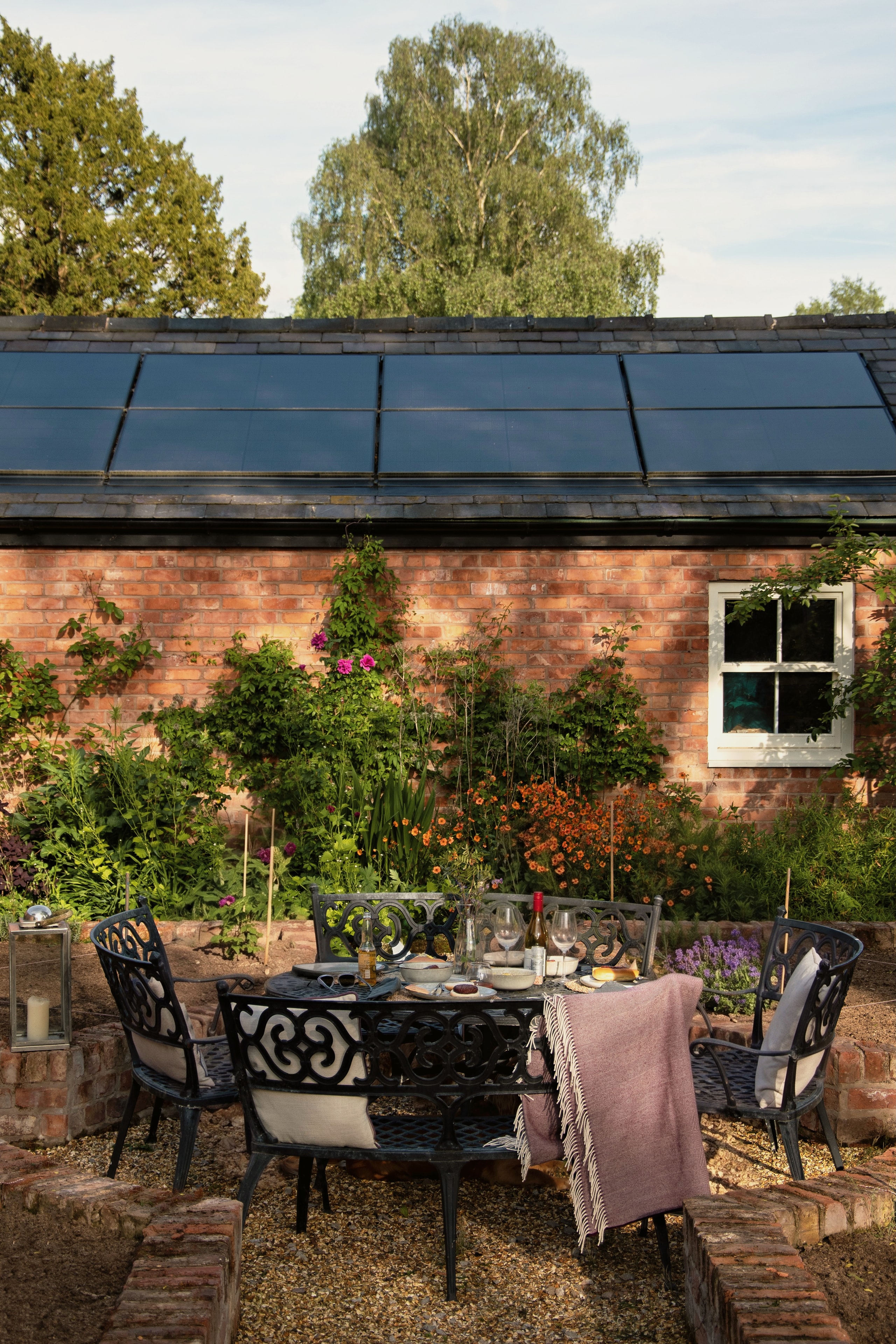 Alfresco dining in the courtyard