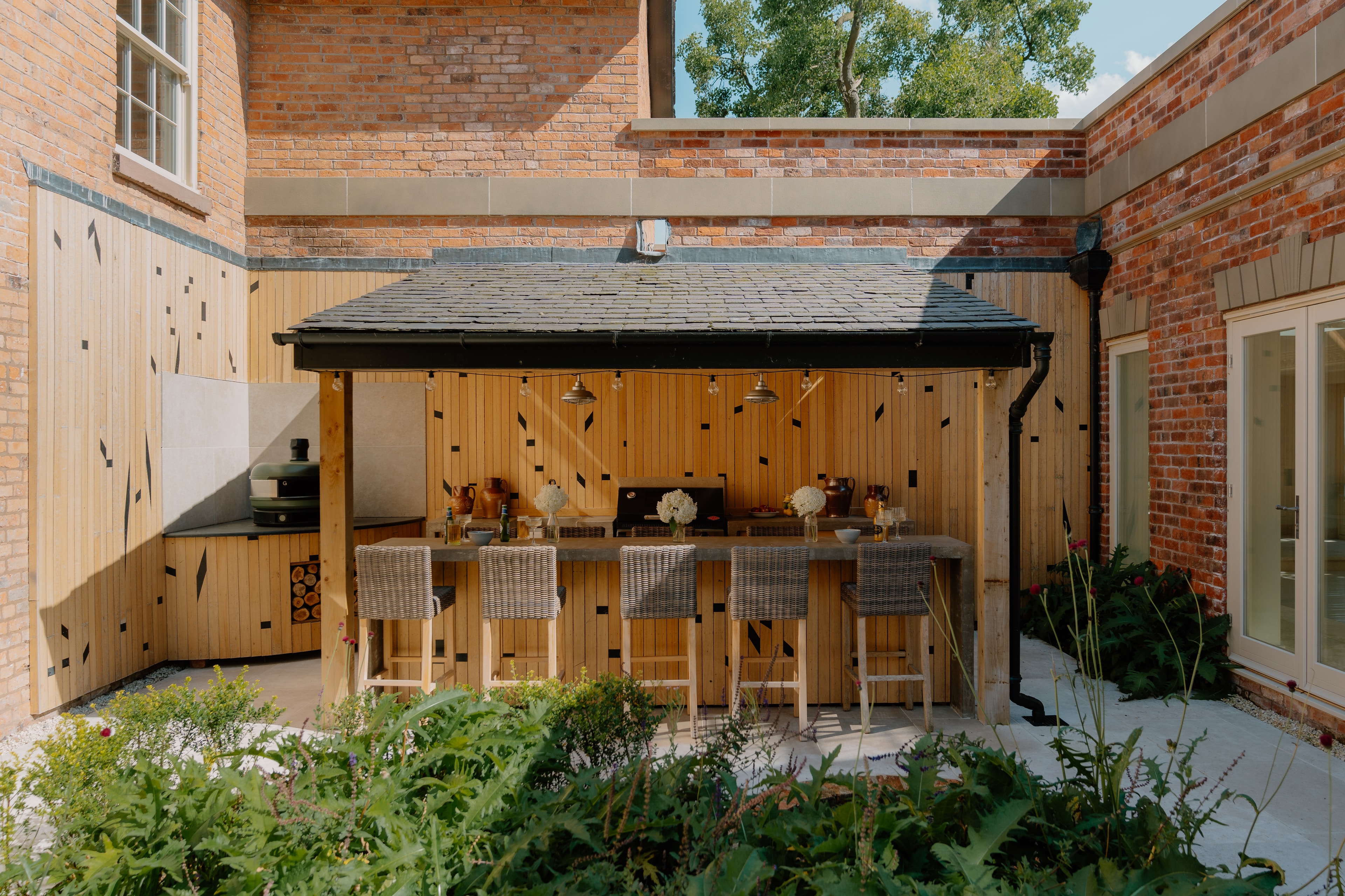 Outdoor Kitchen and Courtyard